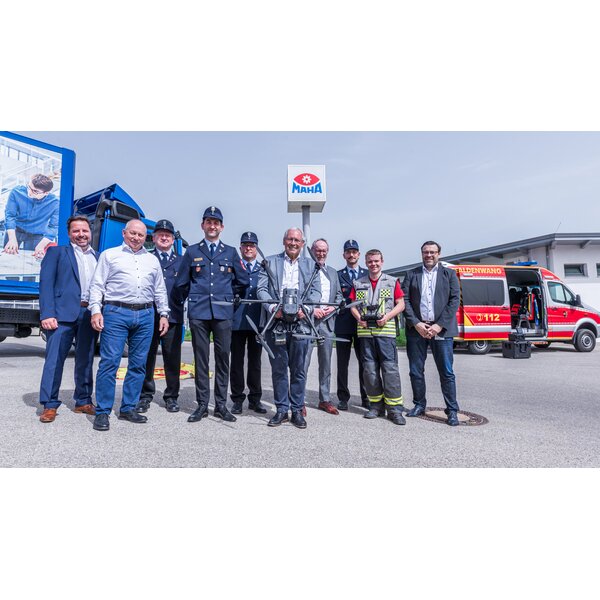 Spendenpaket im Wert von 23.000 EUR übergeben | © MAHA