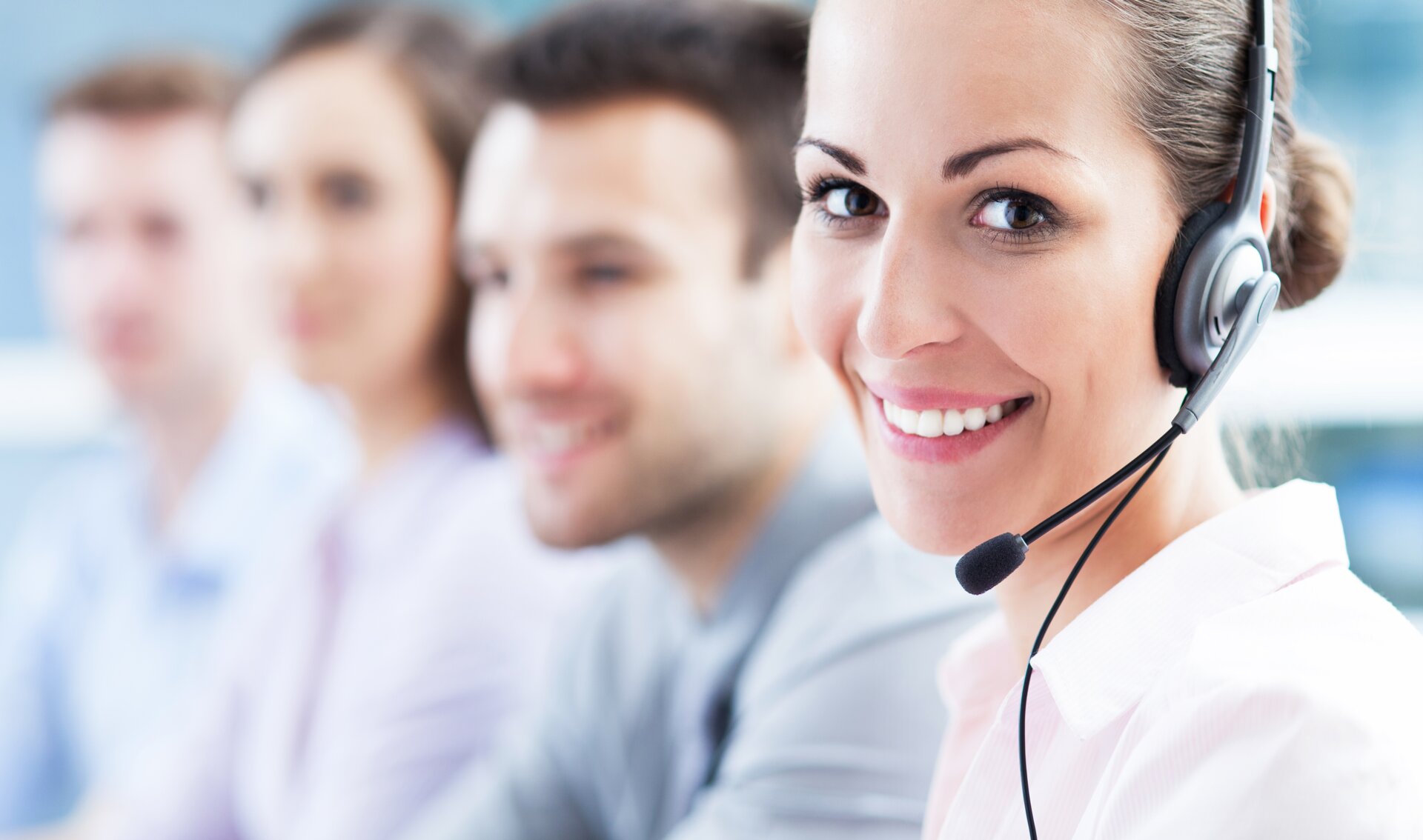 © iStock-178570372_Fotograf_pikselstock PIKSEL (Call center team)